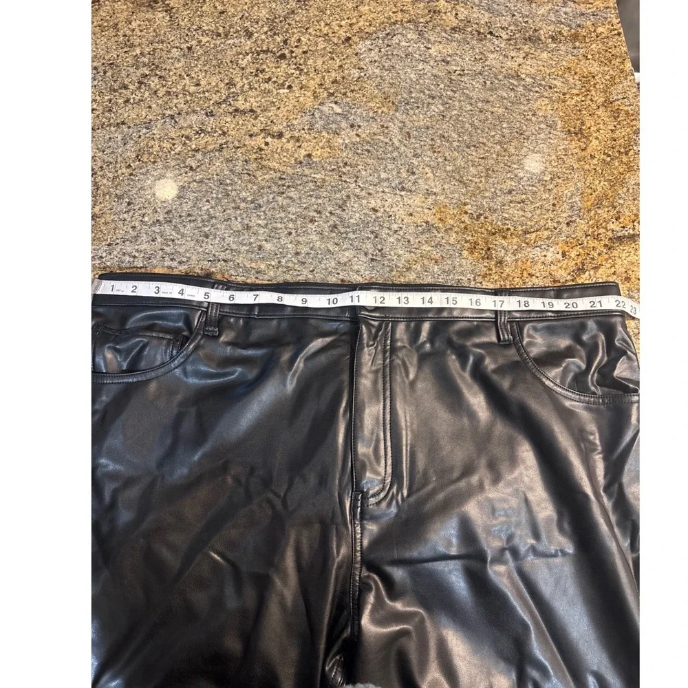 Abercrombie & Fitch Curve Vegan Leather 90s Straight High Rise Pant‎ Black 44W